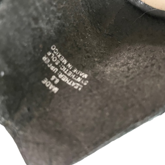 Tahari MADE heels Size 8.5 - Picture 9 of 13